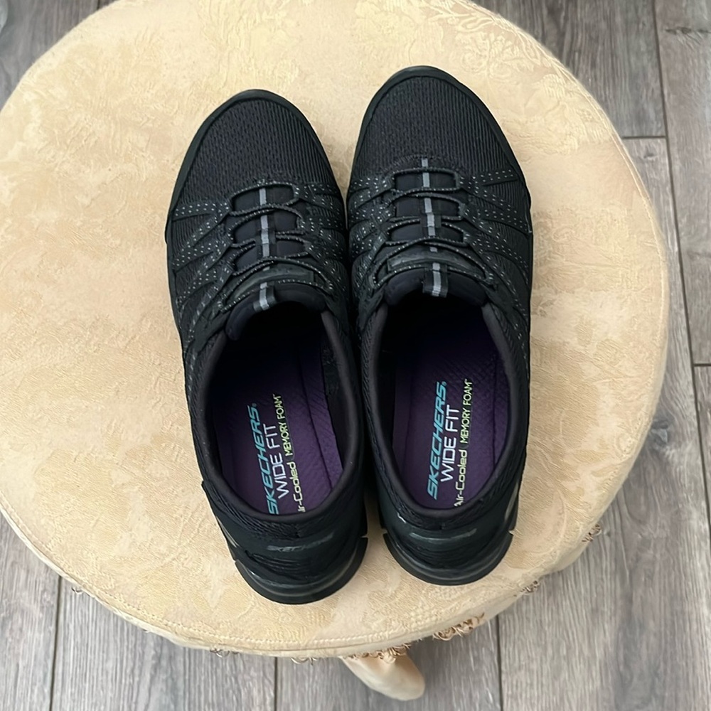 Skechers Wide Fit Air Cooled Memory Foam sneakers